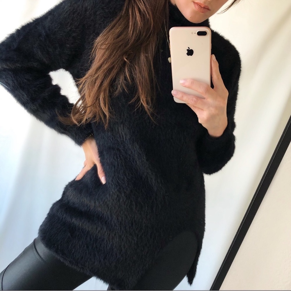 🔁 Black Posh Fuzzy Sweater